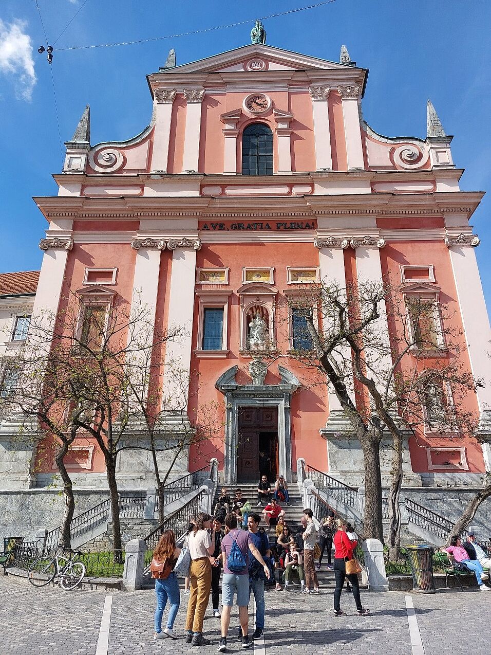 Start of the three-hour inner-city tour at Prešeren Square (©Thurner, 2023)