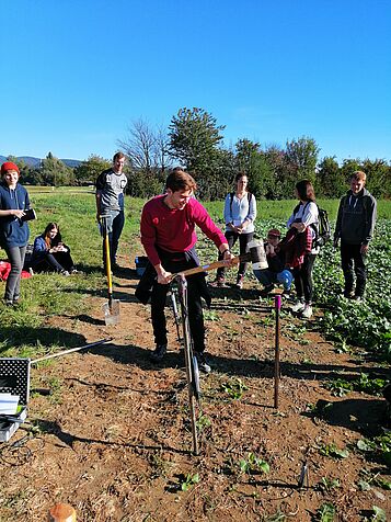 Soil sampling using a Puerckhauer corer (c) Raphael Müller/University of Vienna